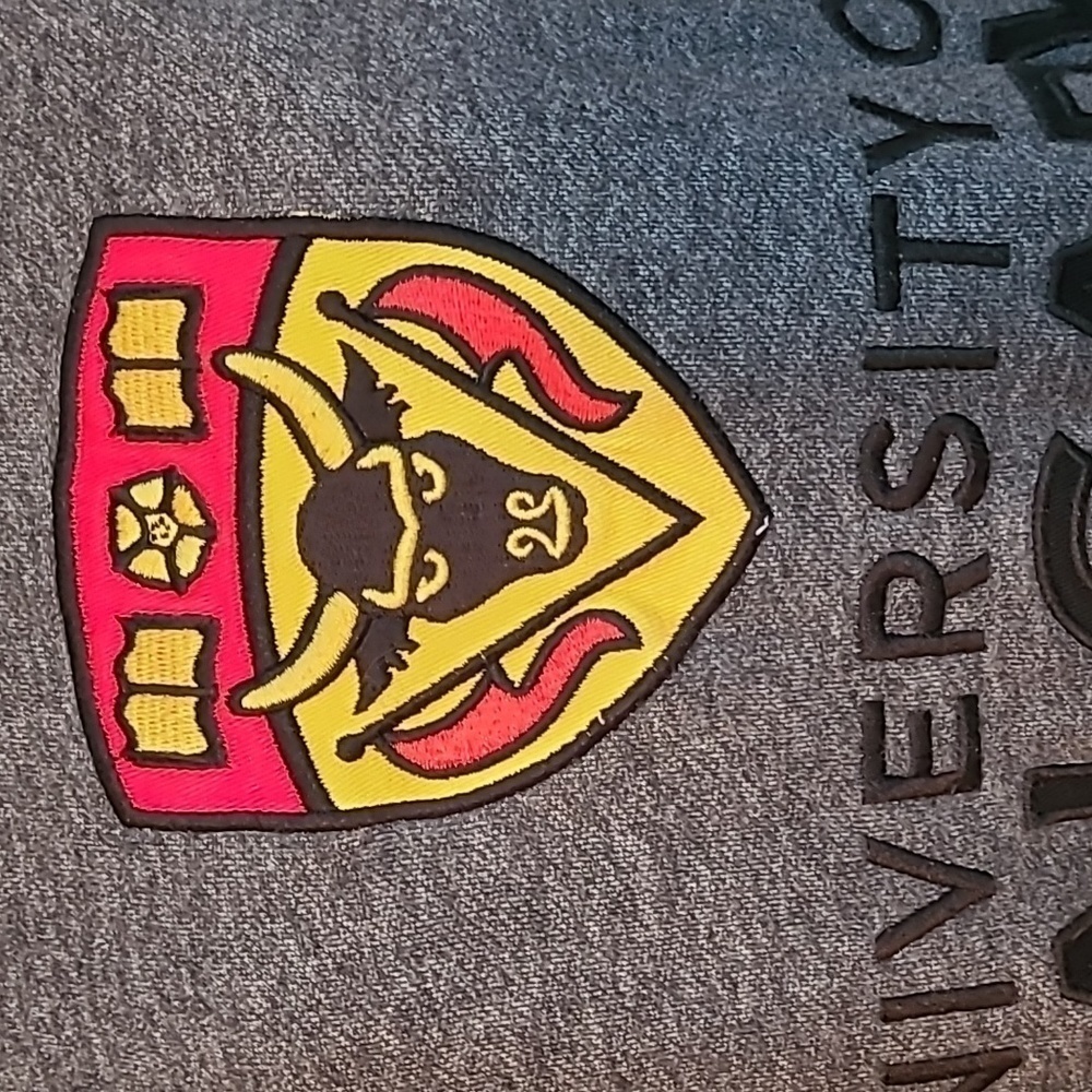 UNIVERSITY OF CALGARY Coat of Arms Motto Crew Sweatshirt, Medicine Faculty - Picture 6 of 14